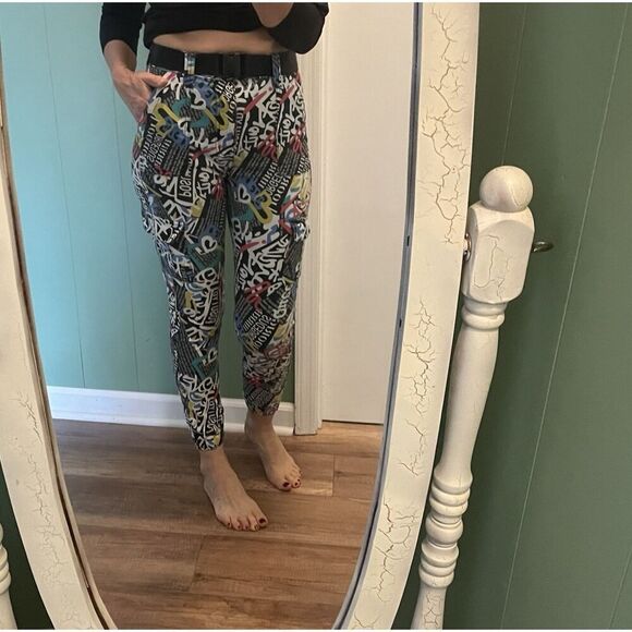 V.I.P. Graffiti Print Women’s Stretch Cargo Joggers Pants Size 5/6 - Picture 8 of 8
